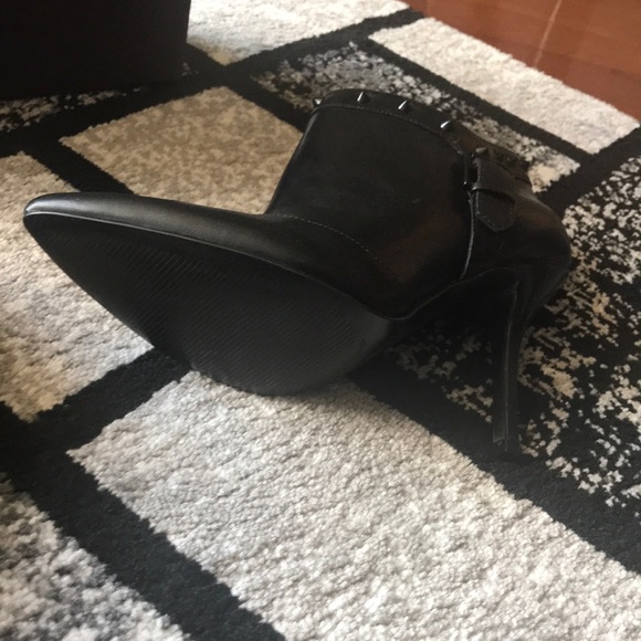 Fabulous 2 1/2 inch Black Enzo Angiolini Booties - Picture 6 of 8